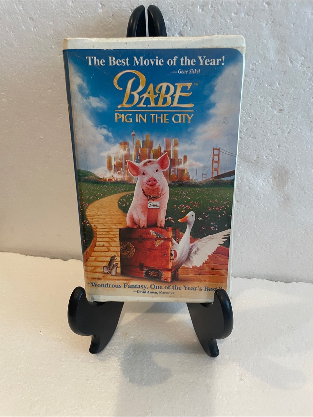 Babe: Pig in the City VHS Movie Cover - Blue/Green Artwork